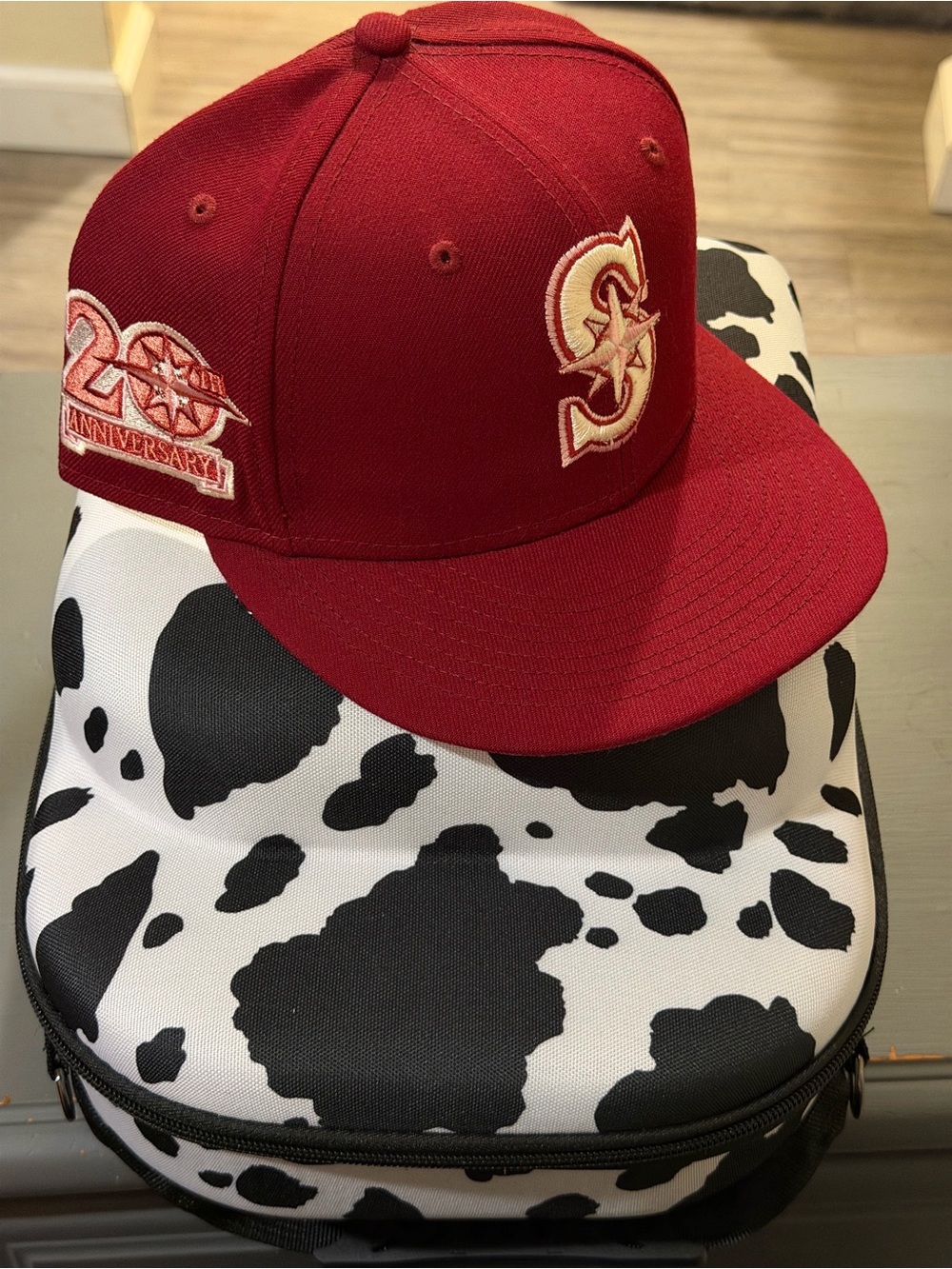 Size 7 1/2 Seattle Mariners, Valentine’s Day pack
